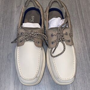 Men’s Sperry topsider w/Flaw  Size: 9